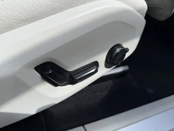 Volvo XC 60 2.0 T6 PHEV Ultimate Dark AWD 23