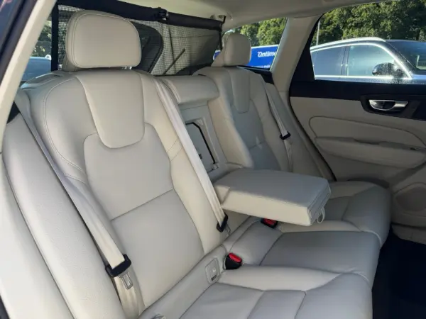 Volvo XC 60 2.0 B4 Plus Bright 24