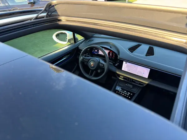Porsche Macan Electric 4 13