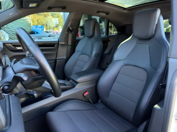 Porsche Macan Electric 4 17