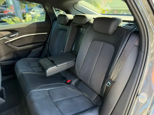 Audi e-tron Sportback 55 quattro S line 21