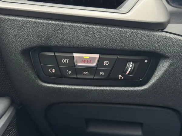 BMW 330 e Corporate Edition Auto 23