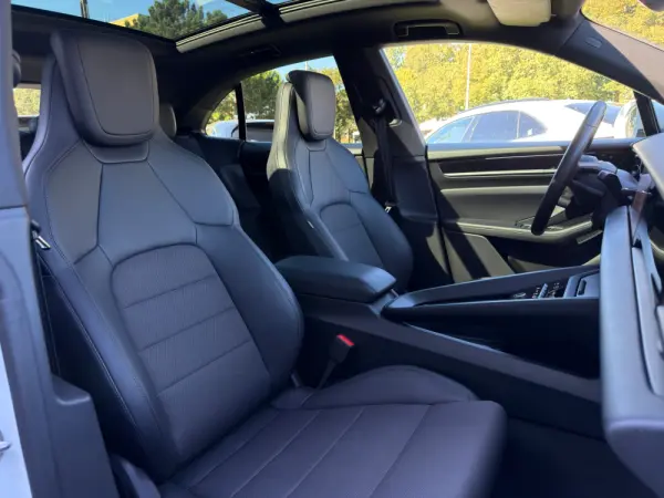 Porsche Macan Electric 4 22
