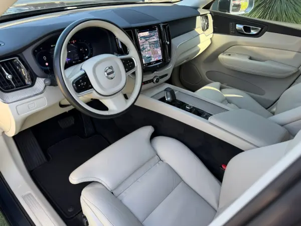 Volvo XC 60 2.0 B4 Plus Bright 2