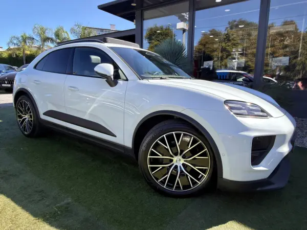 Porsche Macan Electric 4 9