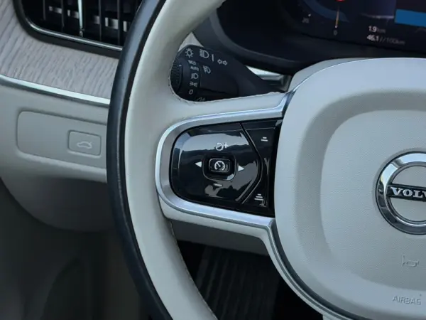 Volvo XC 60 2.0 B4 Plus Bright 32
