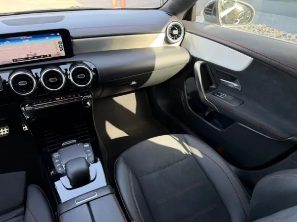 Mercedes-Benz CLA 250 e Shooting Brake AMG Line 21