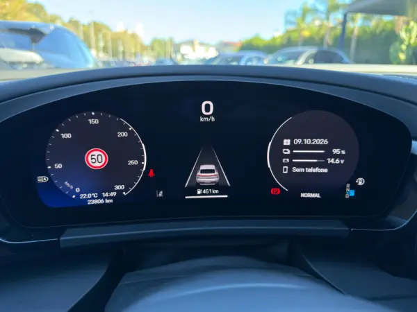 Porsche Macan Electric 4 35