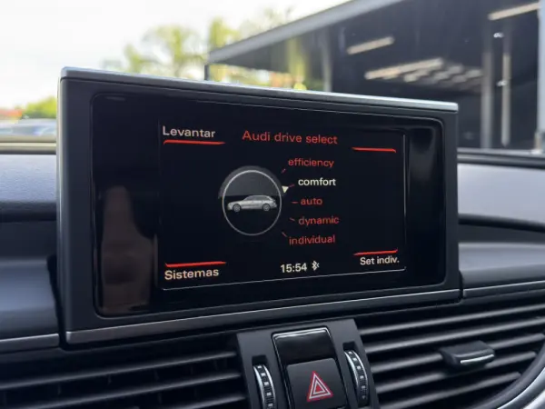 Audi A6 Avant 2.0 TDi Advance S tronic 42
