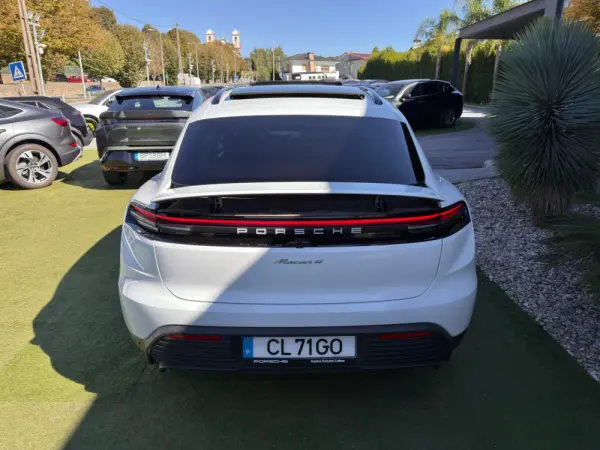 Porsche Macan Electric 4 14