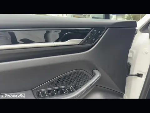 Porsche Macan Electric 4 15