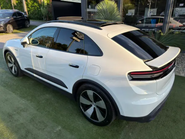 Porsche Macan Electric 4 17