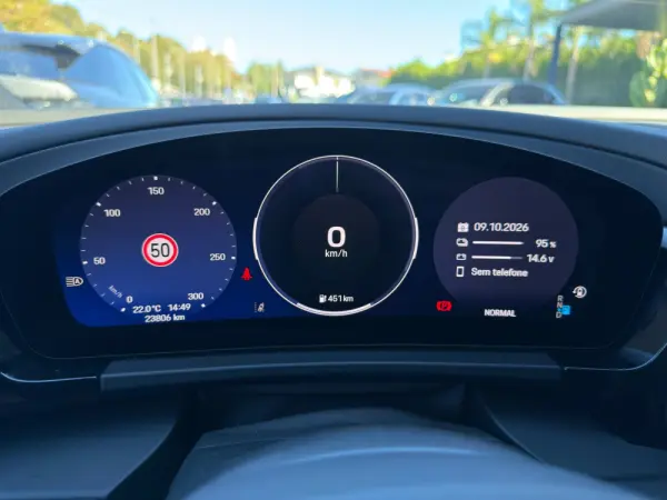 Porsche Macan Electric 4 37