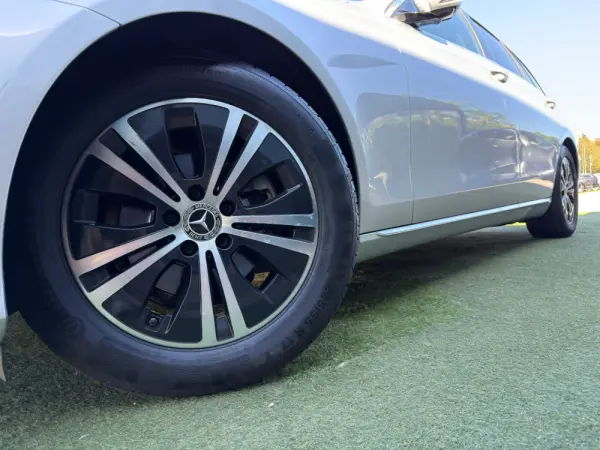 Mercedes-Benz E 220 d Avantgarde 4