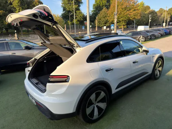 Porsche Macan Electric 4 78