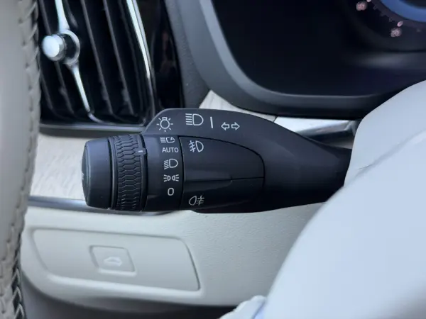 Volvo XC 60 2.0 B4 Plus Bright 31