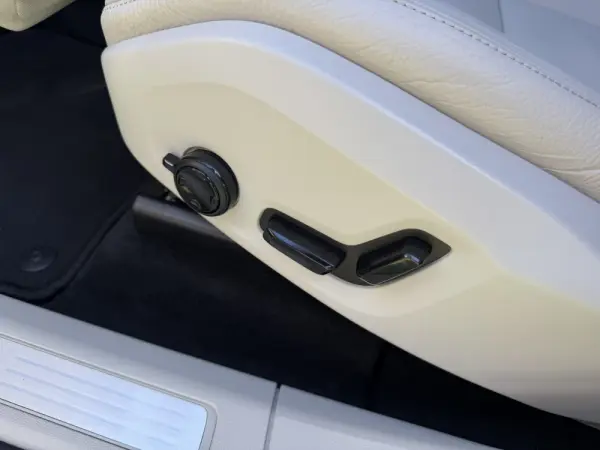 Volvo XC 60 2.0 B4 Plus Bright 17