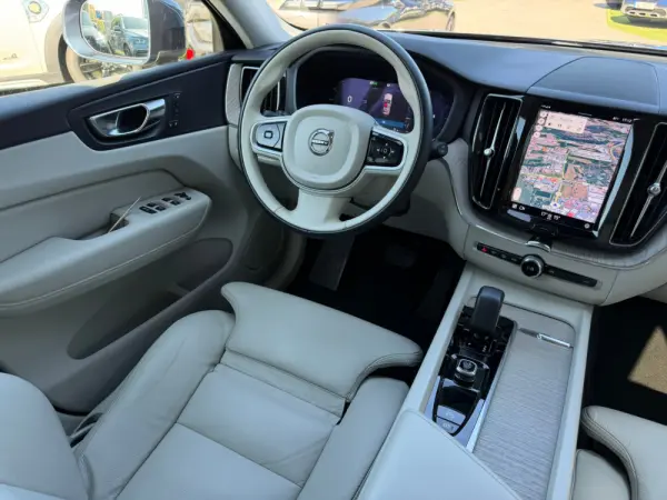 Volvo XC 60 2.0 B4 Plus Bright 26