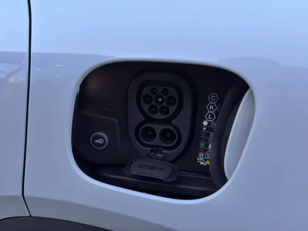 Porsche Macan Electric 4 4