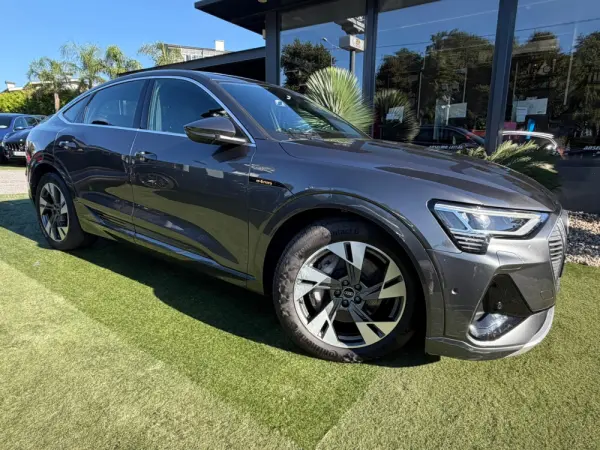 Audi e-tron Sportback 55 quattro S line 8