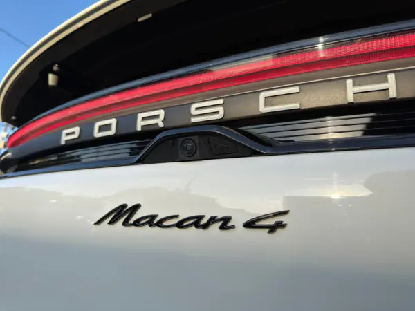 Porsche Macan Electric 4 15