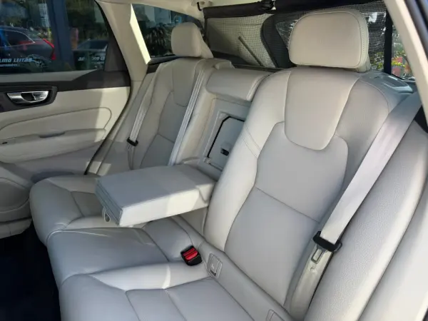 Volvo XC 60 2.0 B4 Plus Bright 23