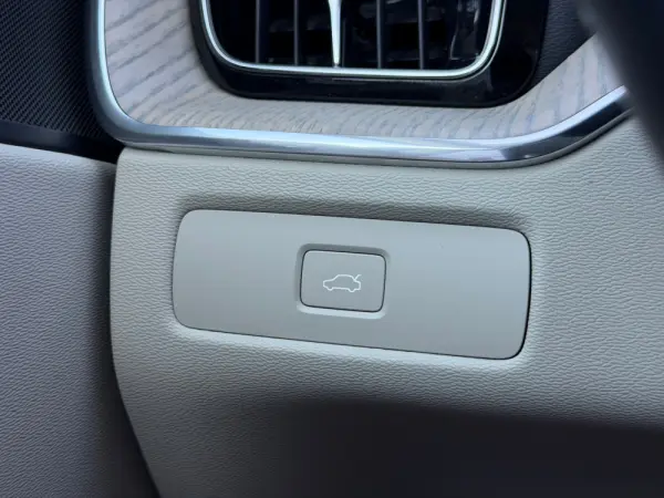 Volvo XC 60 2.0 B4 Plus Bright 29