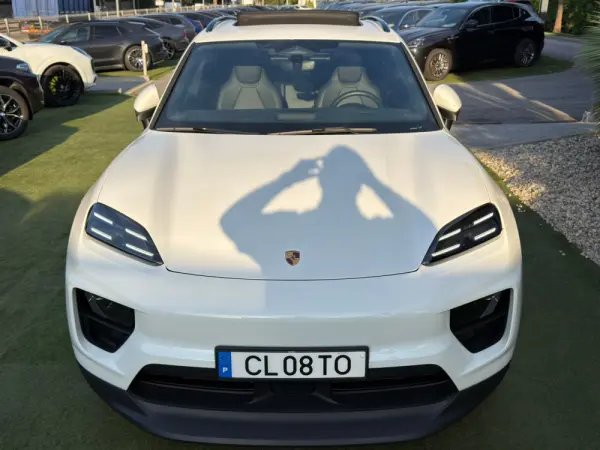 Porsche Macan Electric 4 9