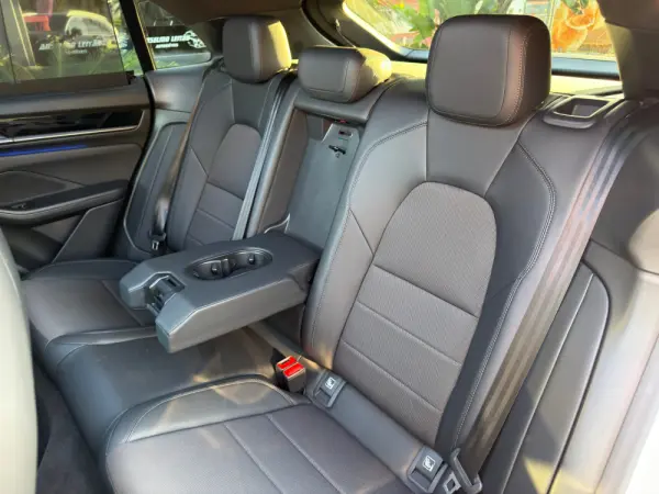 Porsche Macan Electric 4 28