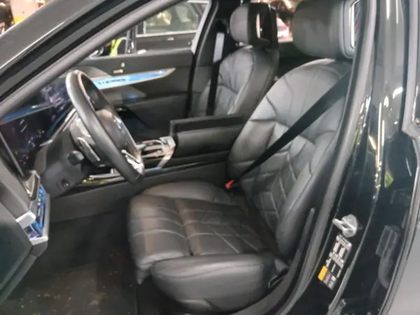 BMW i7 xDrive60 Pack Desportivo M Pro 6