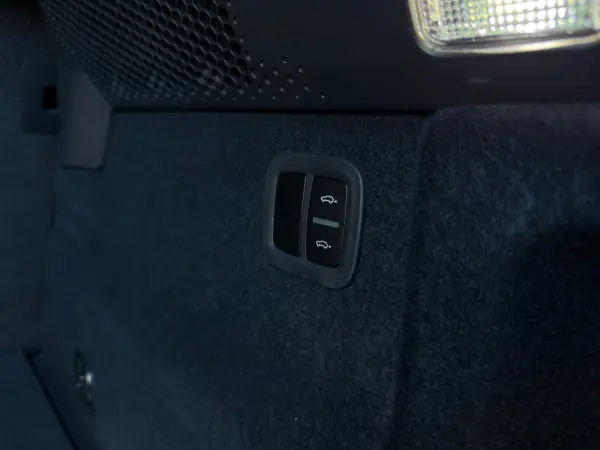 Porsche Macan Electric 4 87