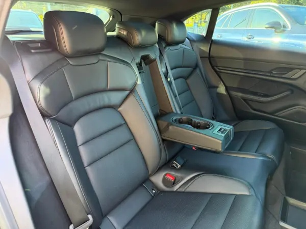 Porsche Taycan Sport Turismo Standard 26