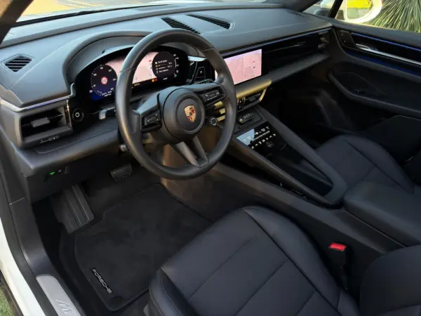 Porsche Macan Electric 4 3