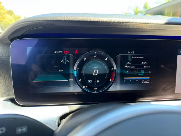 Mercedes-Benz E 220 d Avantgarde 29