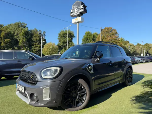 MINI Countryman Cooper SE ALL4 Auto 1