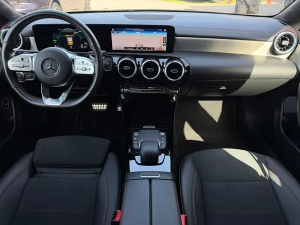 Mercedes-Benz CLA 250 e Shooting Brake AMG Line 19