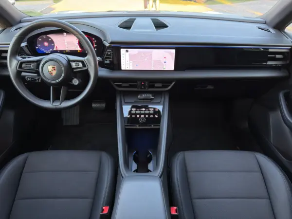 Porsche Macan Electric 4 32