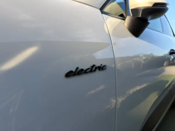 Porsche Macan Electric 4 6