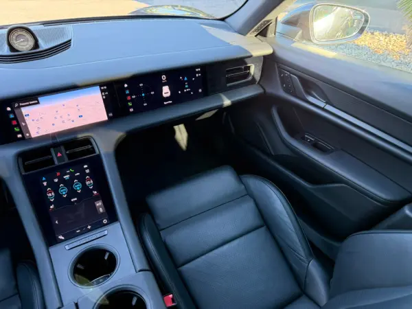 Porsche Taycan Sport Turismo Standard 29