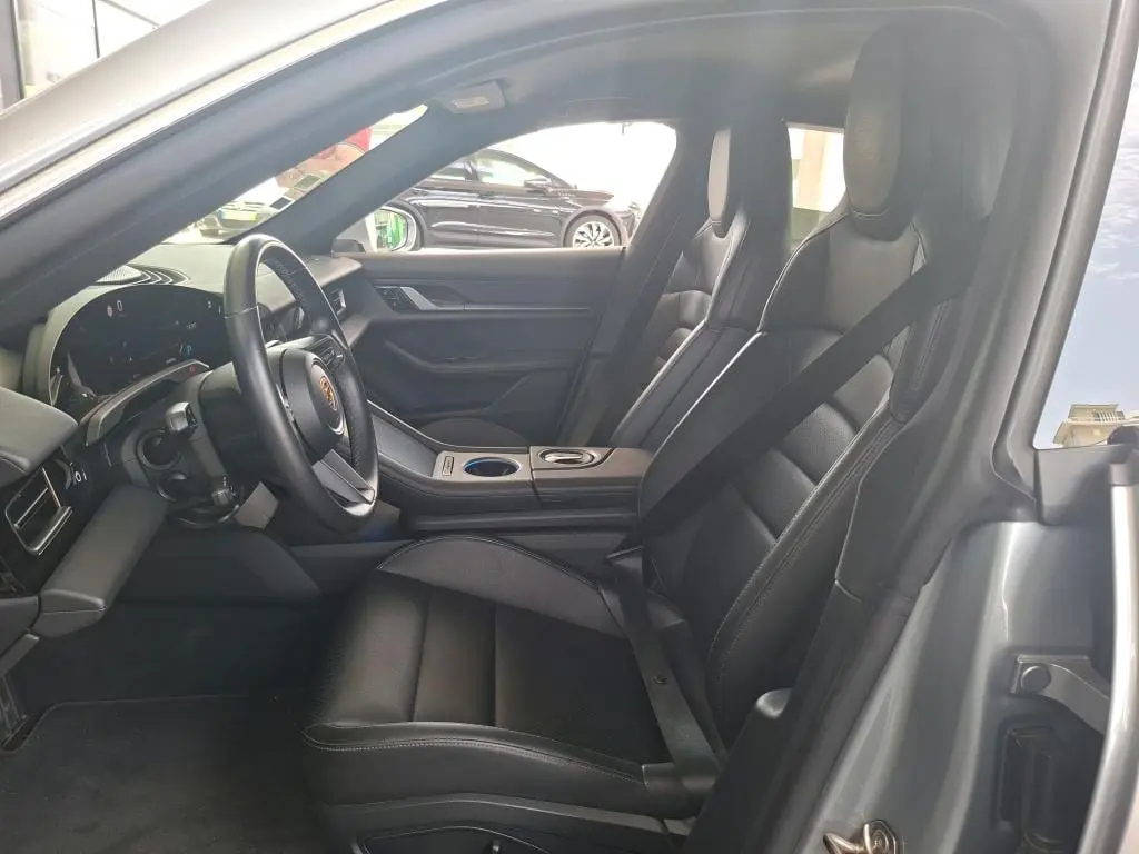 Porsche Taycan 4S 5
