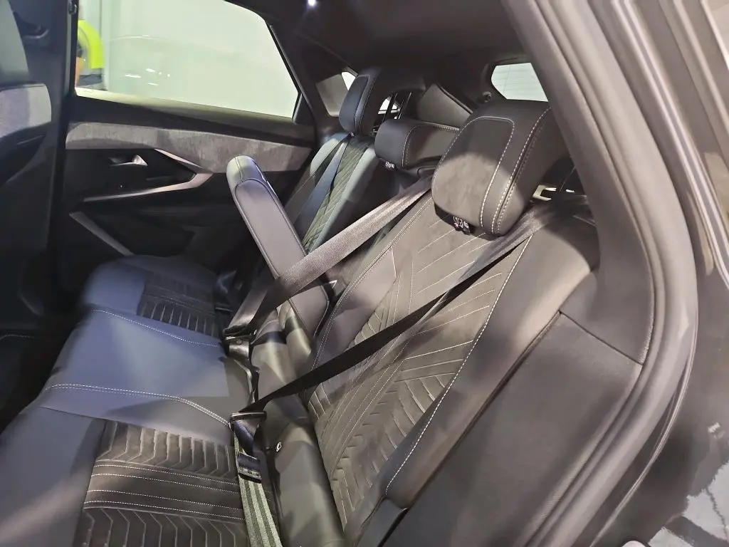 Peugeot E-3008 73 kWh GT 4