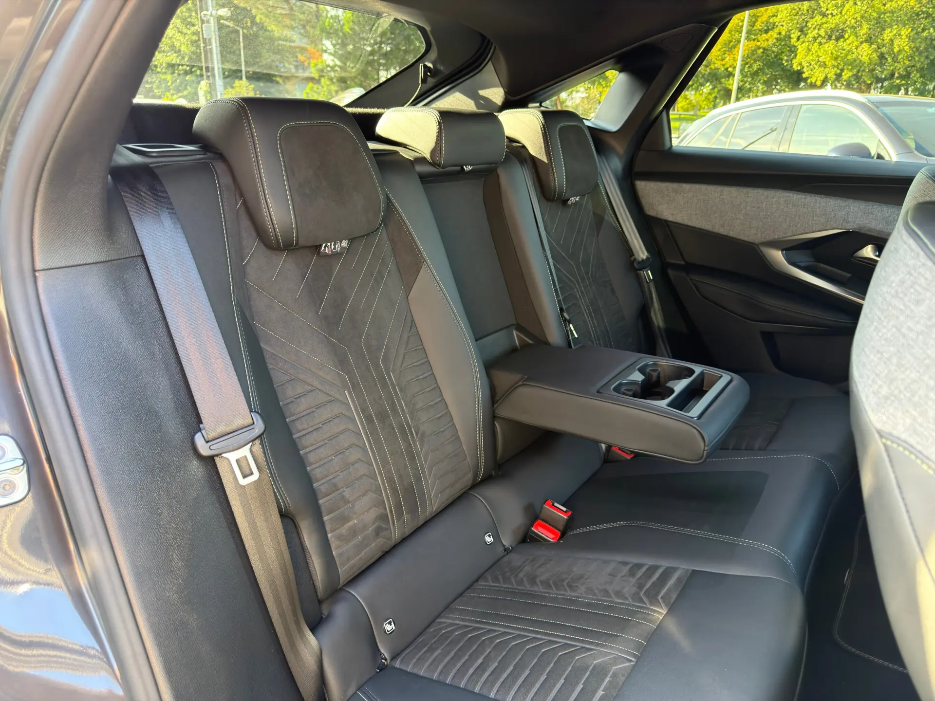 Peugeot E-3008 73 kWh GT 22