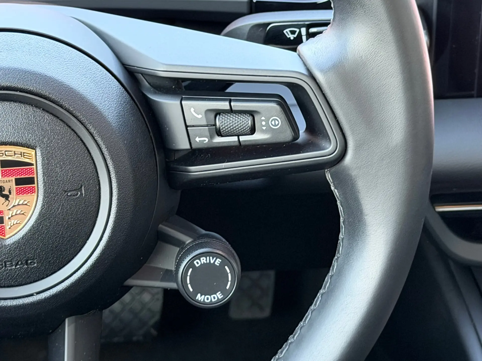 Porsche Macan Electric 4 44
