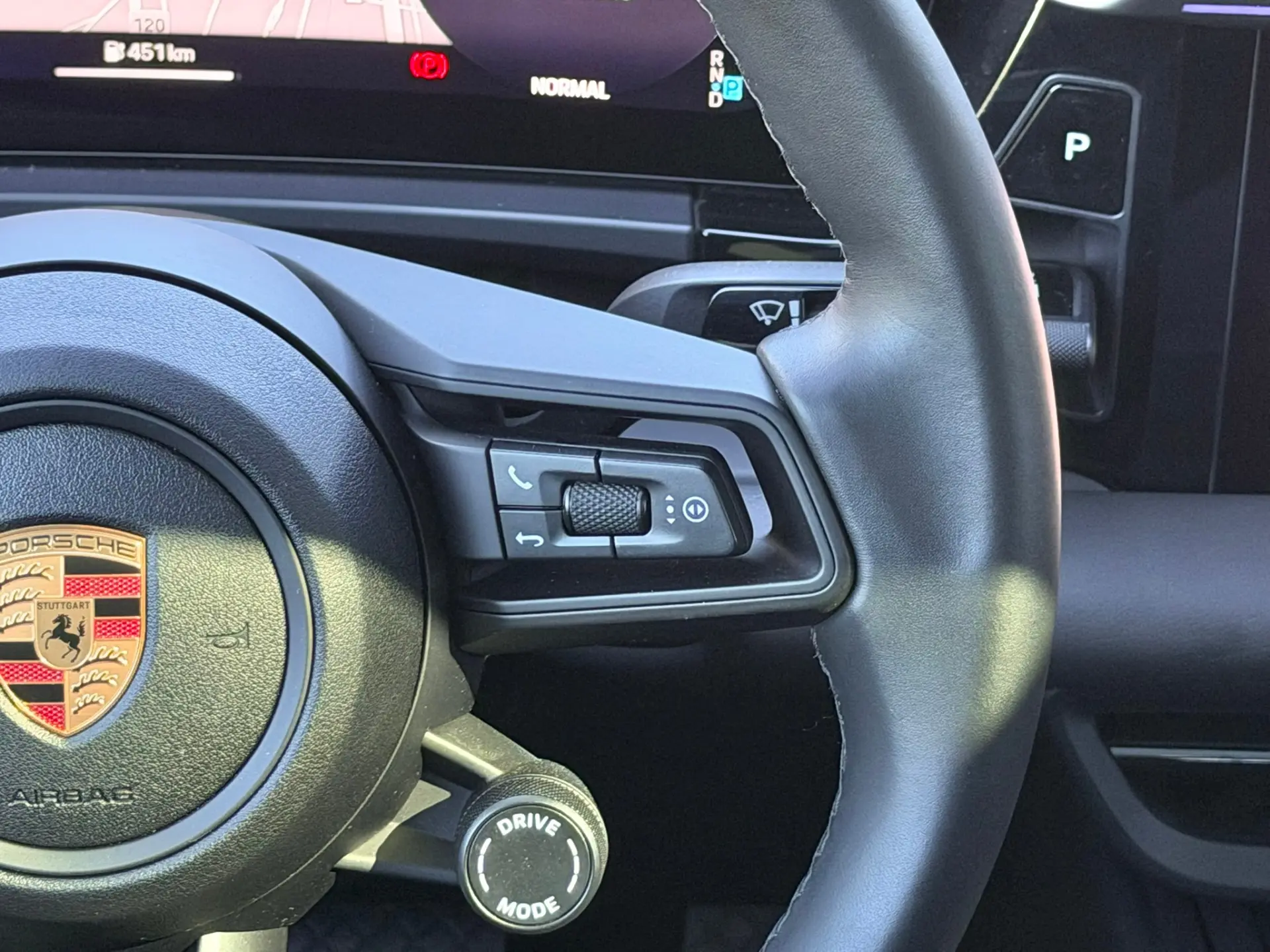 Porsche Macan Electric 4 45