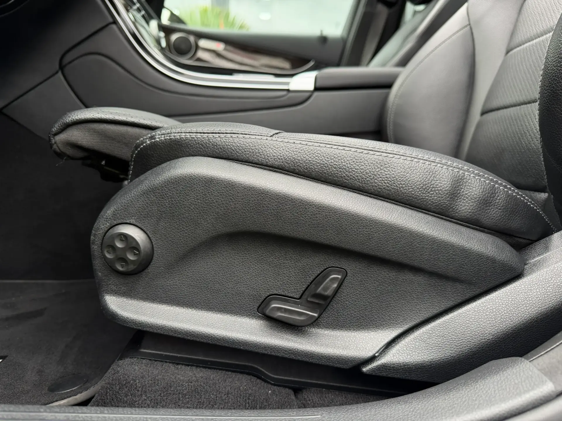 Mercedes-Benz GLC 300 e 4Matic 18