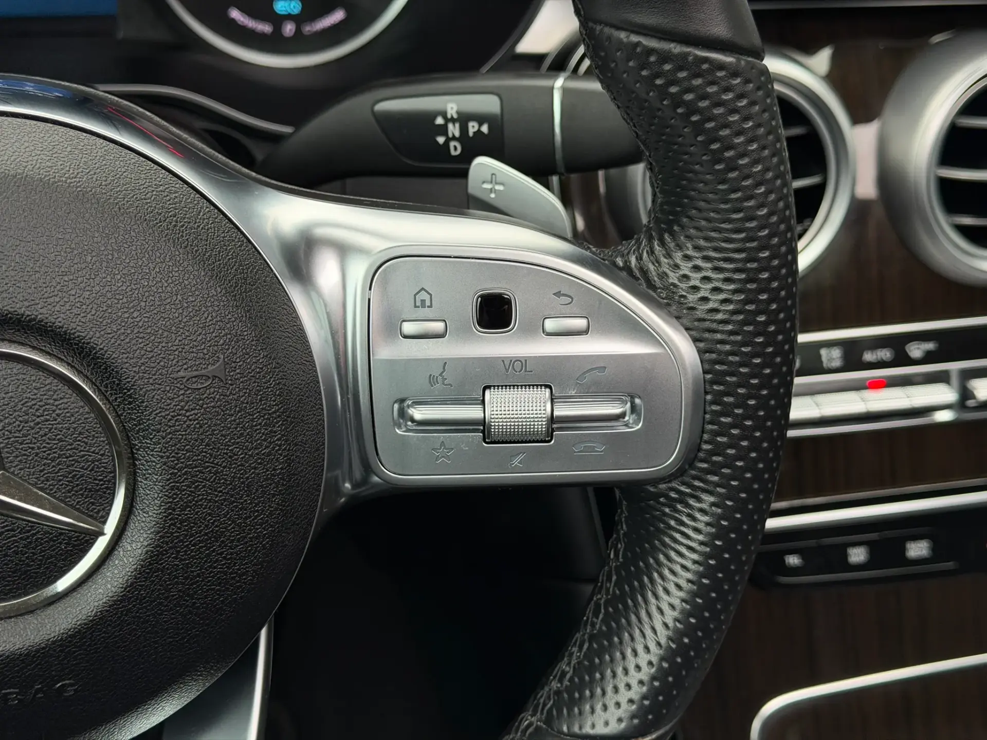 Mercedes-Benz GLC 300 e 4Matic 37