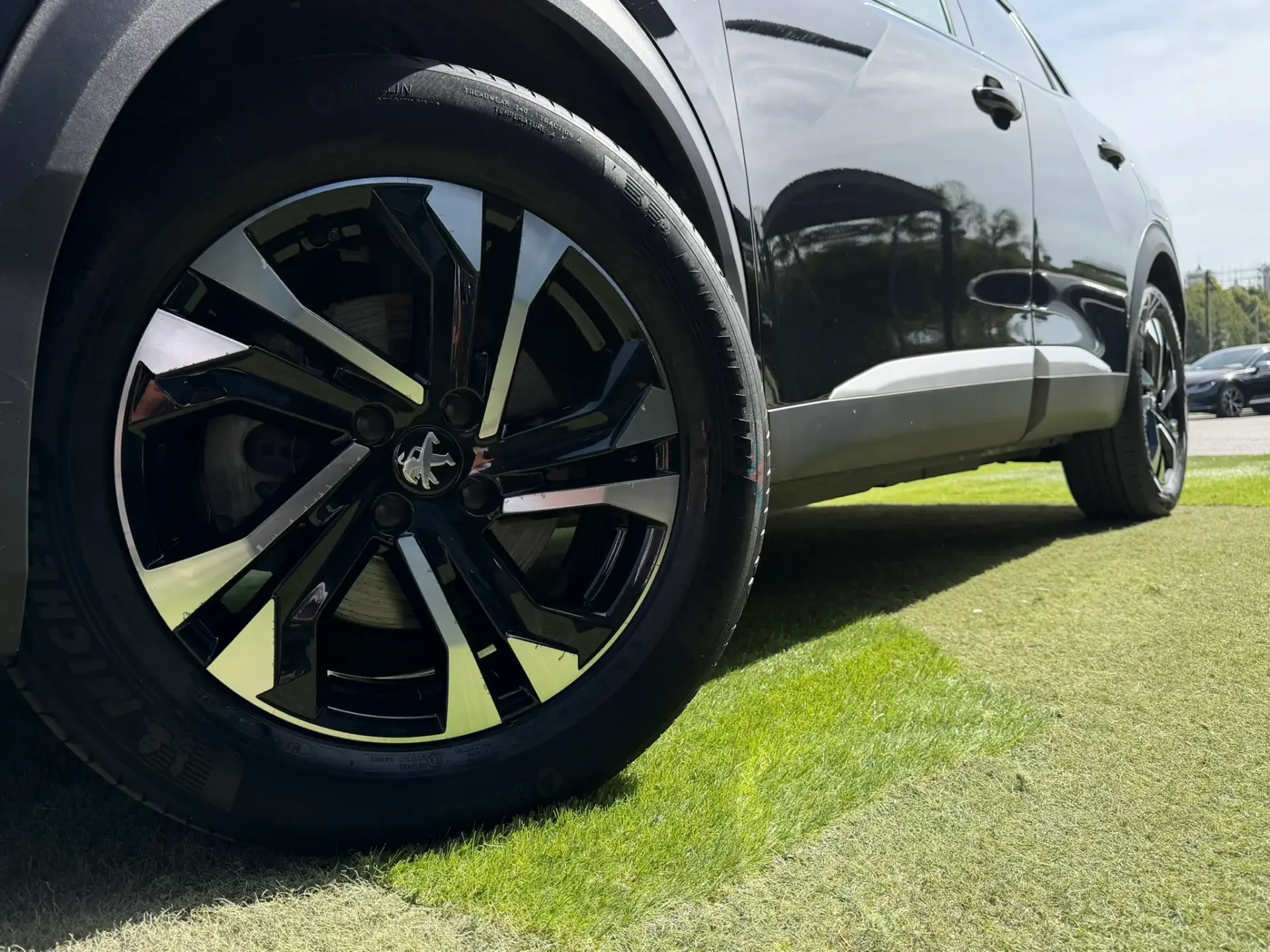Peugeot e-2008 50 kWh GT 5