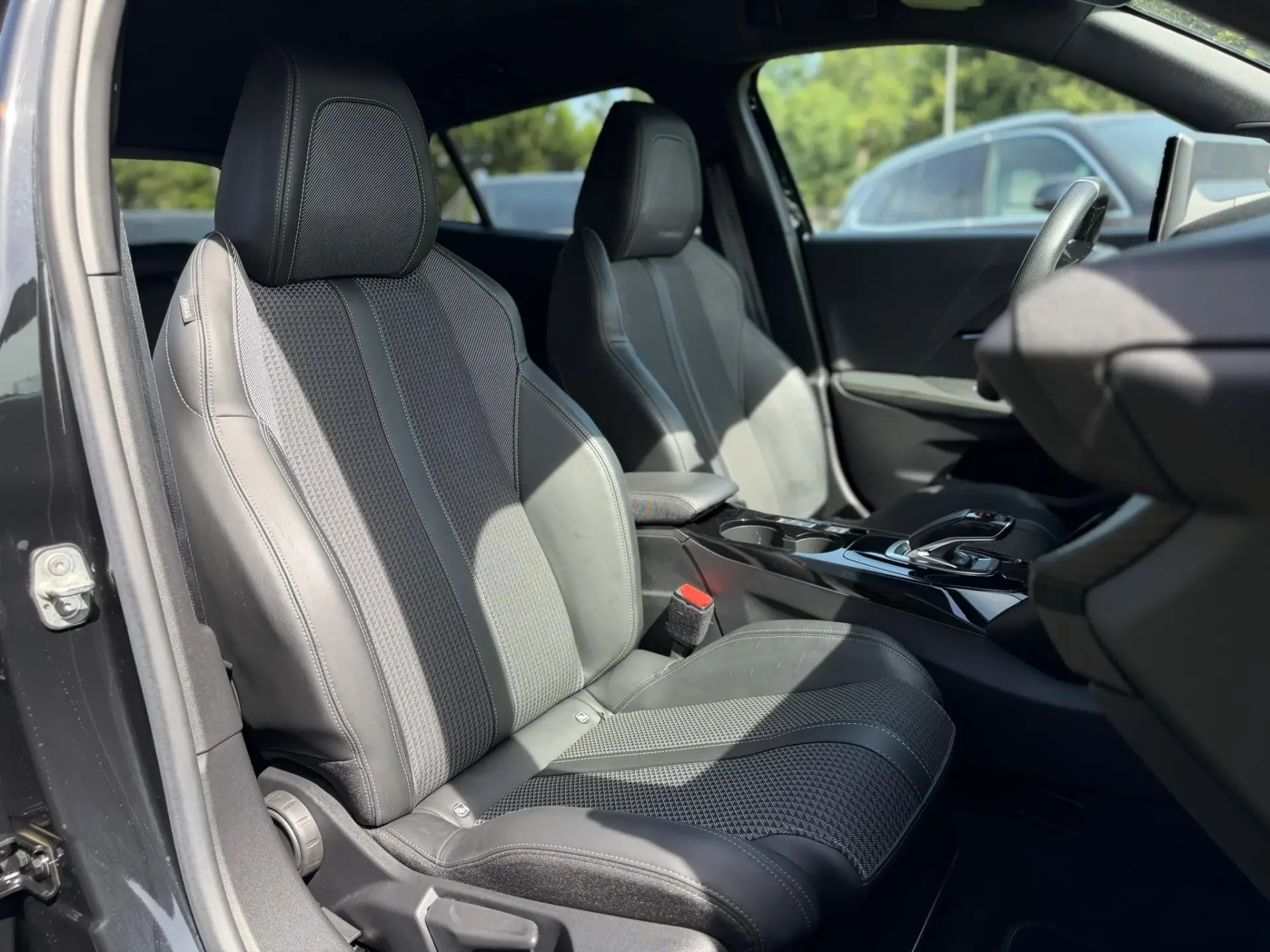 Peugeot e-2008 50 kWh GT 17