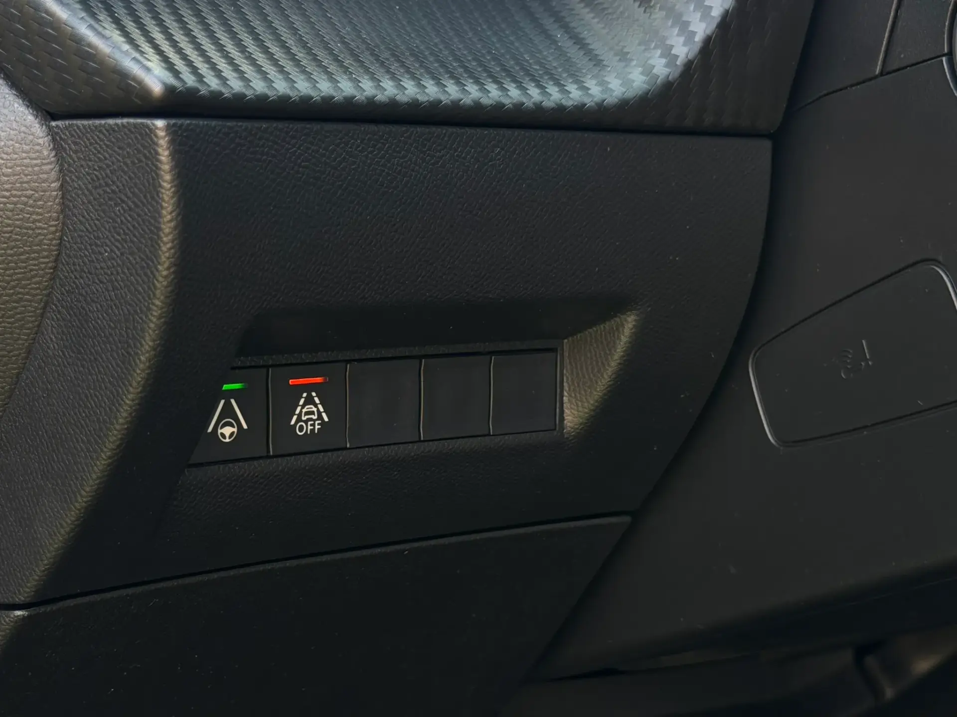 Peugeot e-2008 50 kWh GT 24