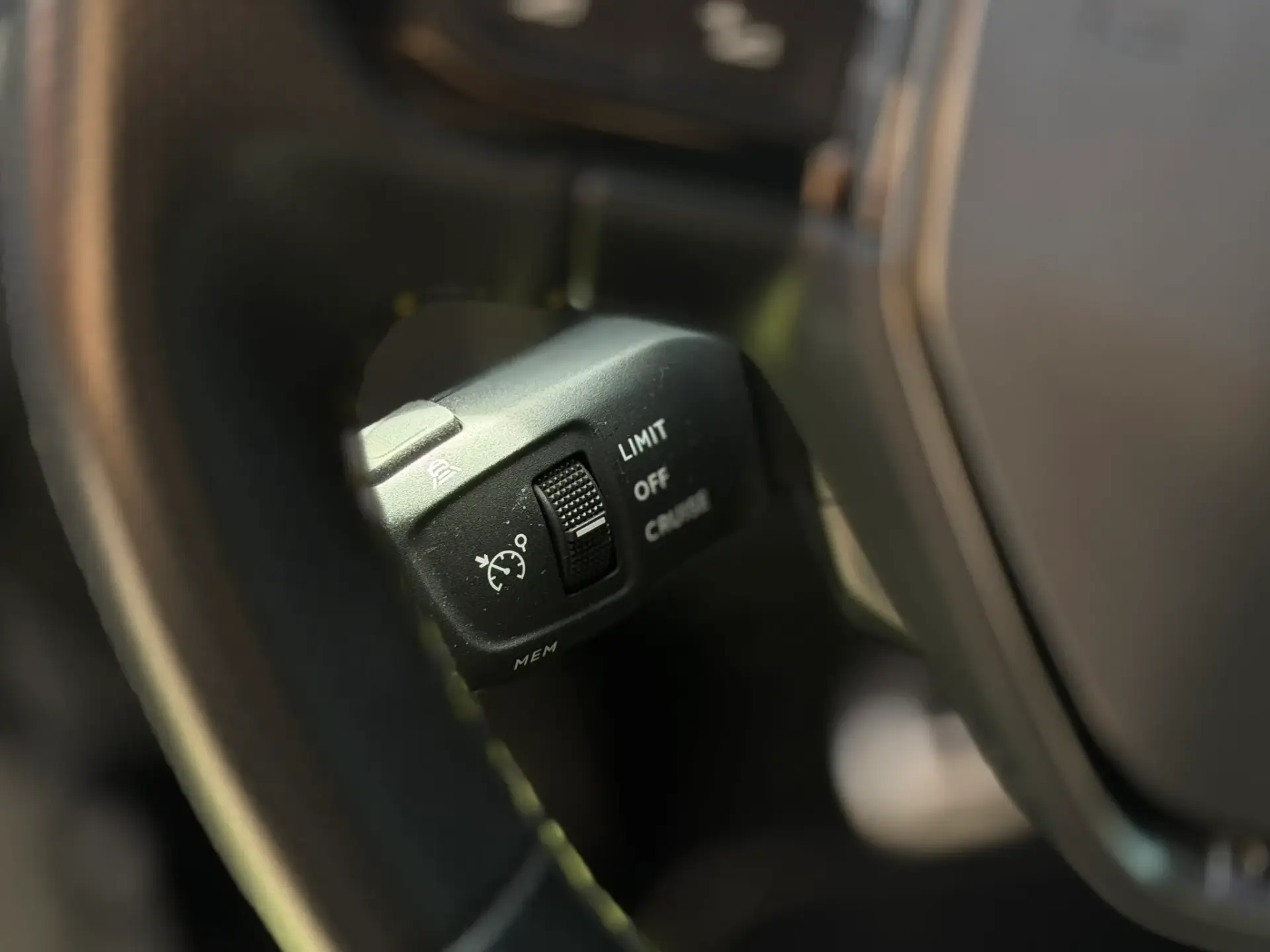 Peugeot e-2008 50 kWh GT 32